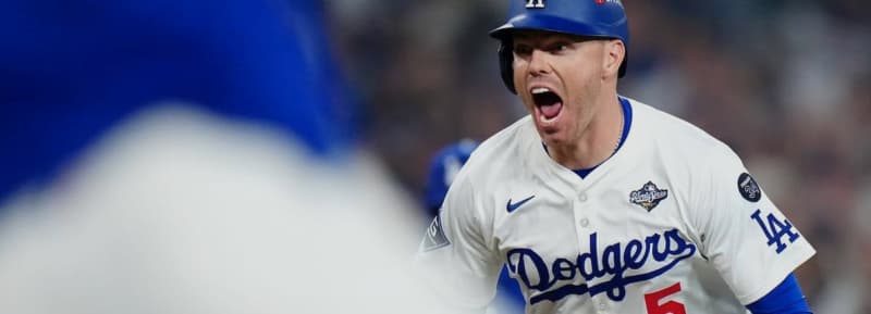 Alejandro Kirk Hits 3-Run Homer