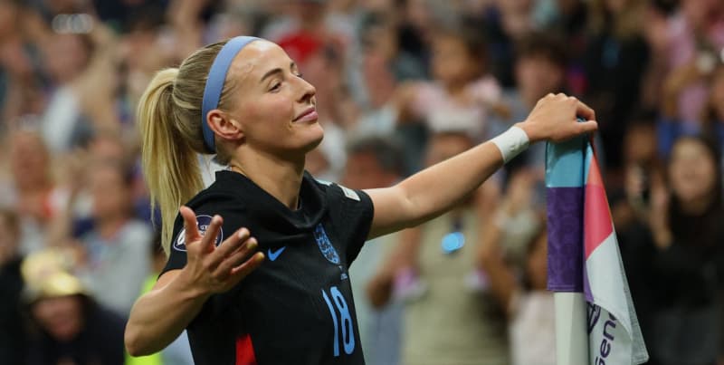 Chloe Kelly leads England to Euro 2025 final win