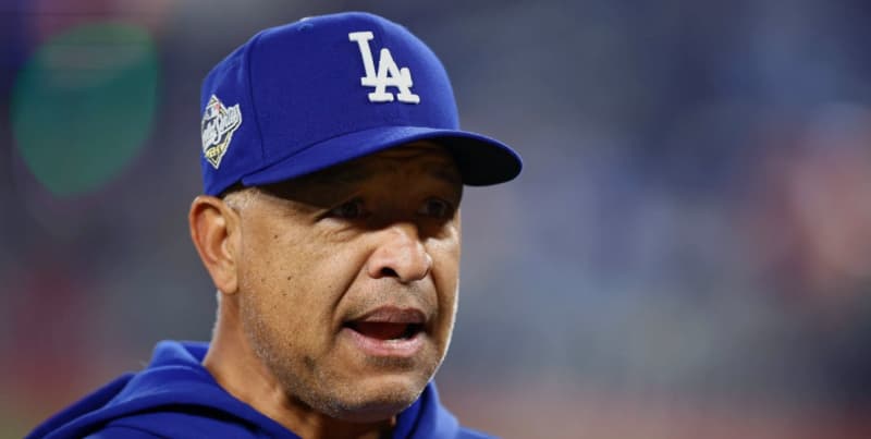 Dodgers' Dave Roberts Calm About Airline Delays