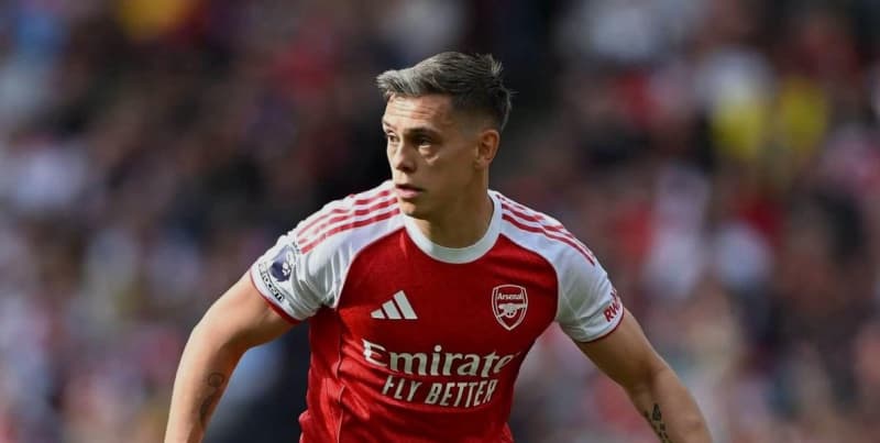 Leandro Trossard signs fresh deal with Arsenal