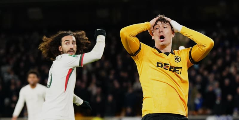 Chelsea narrowly clinches thrilling Carabao Cup win over Wolves, advances to quarter-finals.