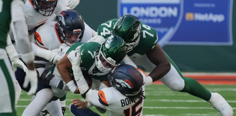 Jets' Loss in London: Aaron Glenn's Cautious Strategy Angers Star