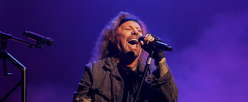 Mötley Crüe's Vince Neil paralyzed after severe stroke