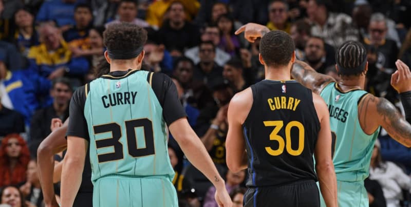 Steph and Seth Curry Swap Jerseys During Warriors Practice